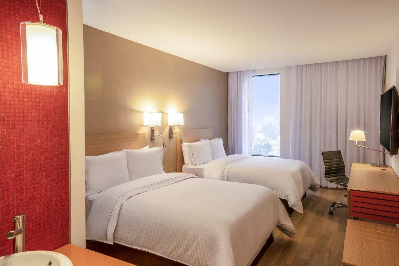 Fiesta Inn Parque Puebla Extérieur photo